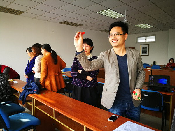 52书库
分工会举办“学习十九大、全面奔小康”金秋游艺活动