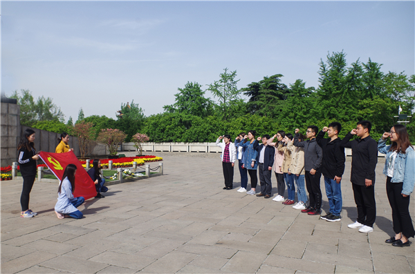 52书库
研究生党支部组织开展主题党日活动