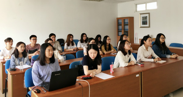 52书库
组织研究生观看“纪念马克思诞辰200周年大会”直播