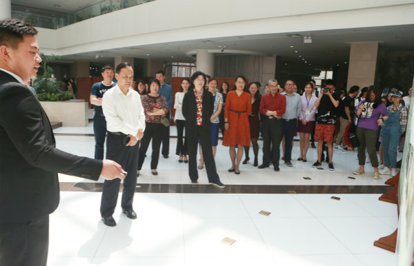 52书库
研究生参与“纪念马克思诞辰200周年主题图文展”服务工作